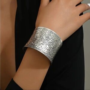 Vintage Exaggerated Open Mouth Printed Cross Cuff Bracelet